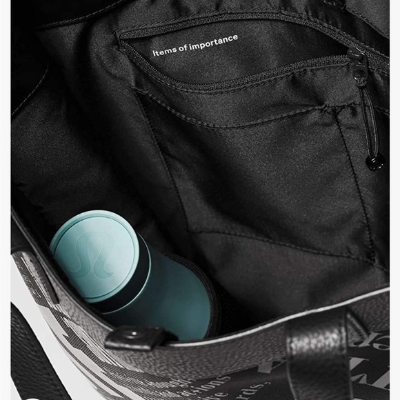 Lululemon Now and Always Tote *15L
Black Tone on Tone Manifesto Print W9CKRS - Picture 3 of 8